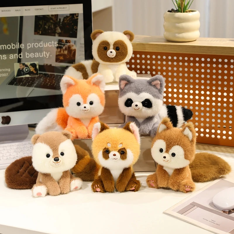 Animais Sentados Fofos – Pelúcias de Panda Vermelho, Raposa, Bicho-Preguiça, Gato, Capivara e Porquinho | Brinquedo de Pelúcia Macio para Crianças