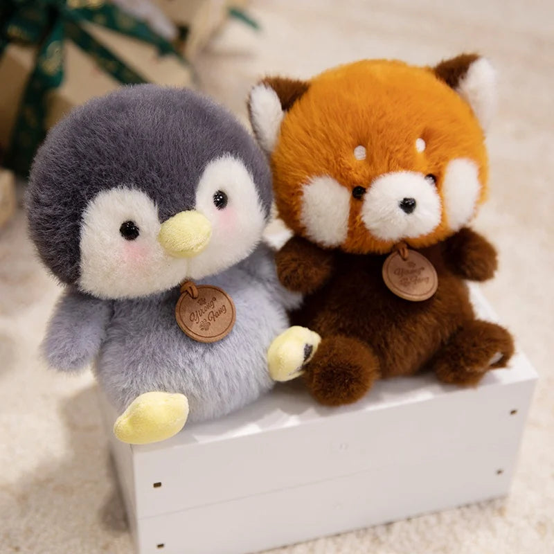 Animais Sentados Fofos – Pelúcias de Panda Vermelho, Raposa, Bicho-Preguiça, Gato, Capivara e Porquinho | Brinquedo de Pelúcia Macio para Crianças