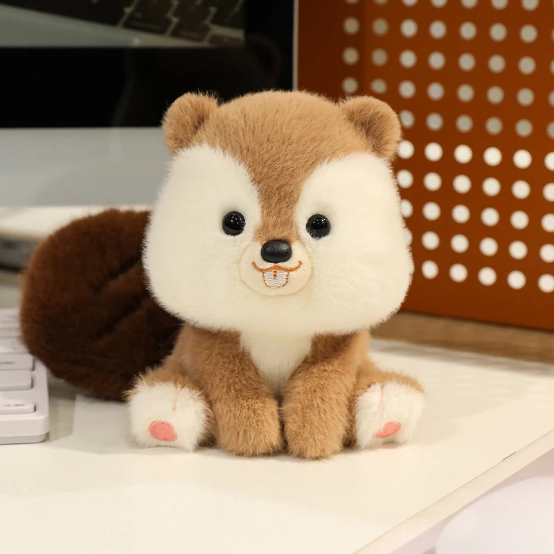 Animais Sentados Fofos – Pelúcias de Panda Vermelho, Raposa, Bicho-Preguiça, Gato, Capivara e Porquinho | Brinquedo de Pelúcia Macio para Crianças
