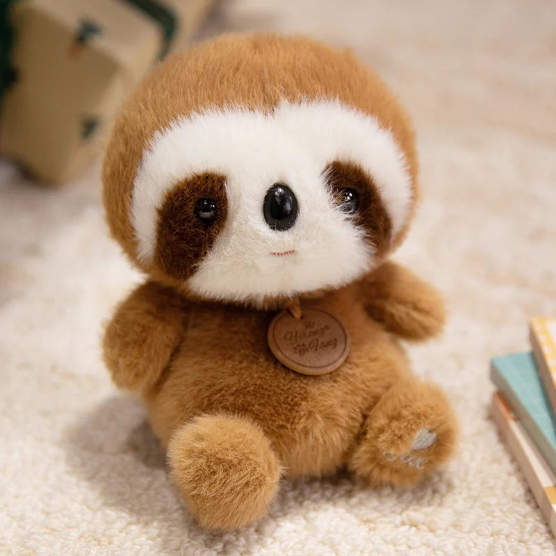 Animais Sentados Fofos – Pelúcias de Panda Vermelho, Raposa, Bicho-Preguiça, Gato, Capivara e Porquinho | Brinquedo de Pelúcia Macio para Crianças