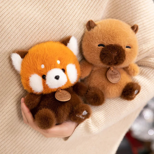 Animais Sentados Fofos – Pelúcias de Panda Vermelho, Raposa, Bicho-Preguiça, Gato, Capivara e Porquinho | Brinquedo de Pelúcia Macio para Crianças