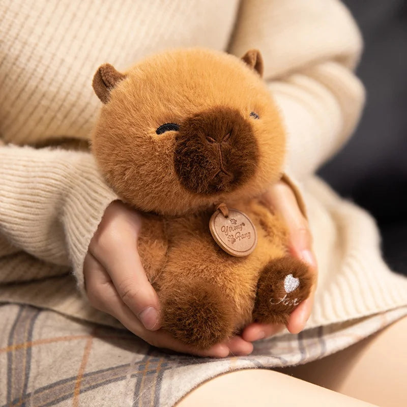 Animais Sentados Fofos – Pelúcias de Panda Vermelho, Raposa, Bicho-Preguiça, Gato, Capivara e Porquinho | Brinquedo de Pelúcia Macio para Crianças