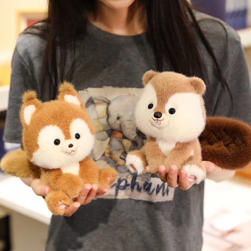 Animais Sentados Fofos – Pelúcias de Panda Vermelho, Raposa, Bicho-Preguiça, Gato, Capivara e Porquinho | Brinquedo de Pelúcia Macio para Crianças