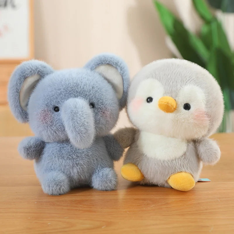 Animais Sentados Fofos – Pelúcias de Panda Vermelho, Raposa, Bicho-Preguiça, Gato, Capivara e Porquinho | Brinquedo de Pelúcia Macio para Crianças