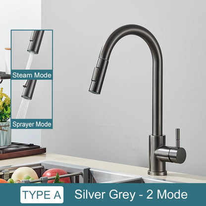 Torneira preta de cozinha com duas funções, monocomando, bica retrátil, para água quente e fria, montada na bancada.