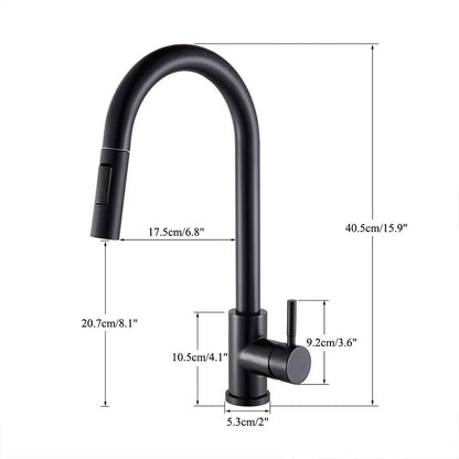 Torneira preta de cozinha com duas funções, monocomando, bica retrátil, para água quente e fria, montada na bancada.